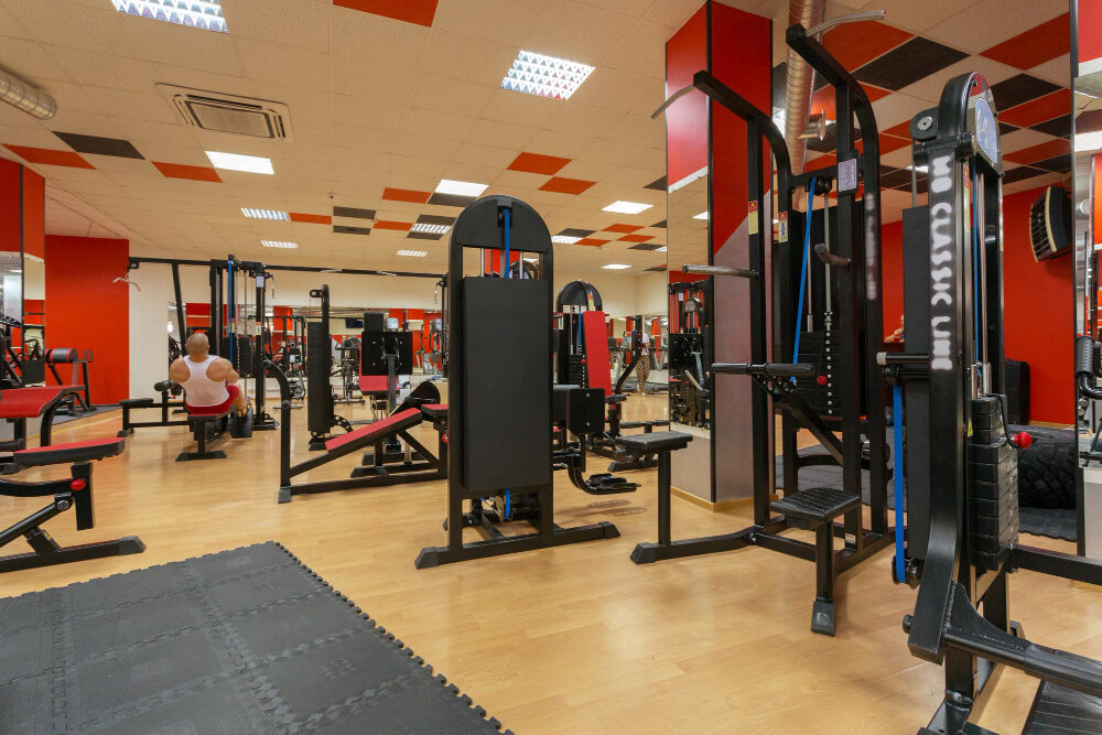 Strength floor with racks and platforms